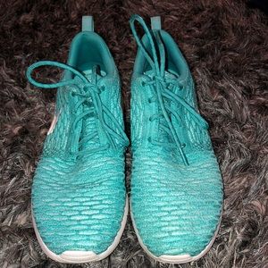 Textured Nike roshes